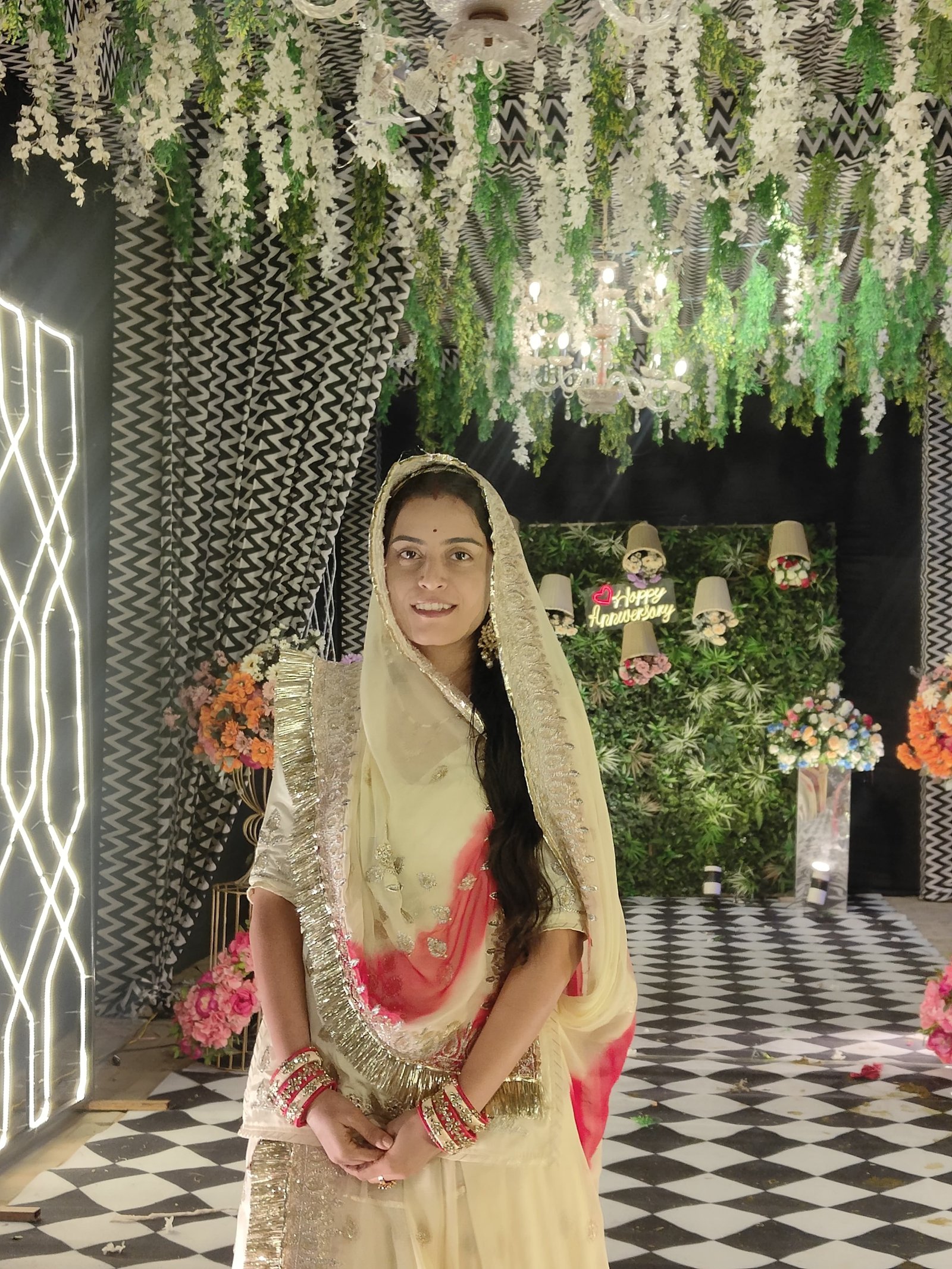 https://www.loveraj.com/uploads/carousel/174240916467db0dcc4a079.jpg