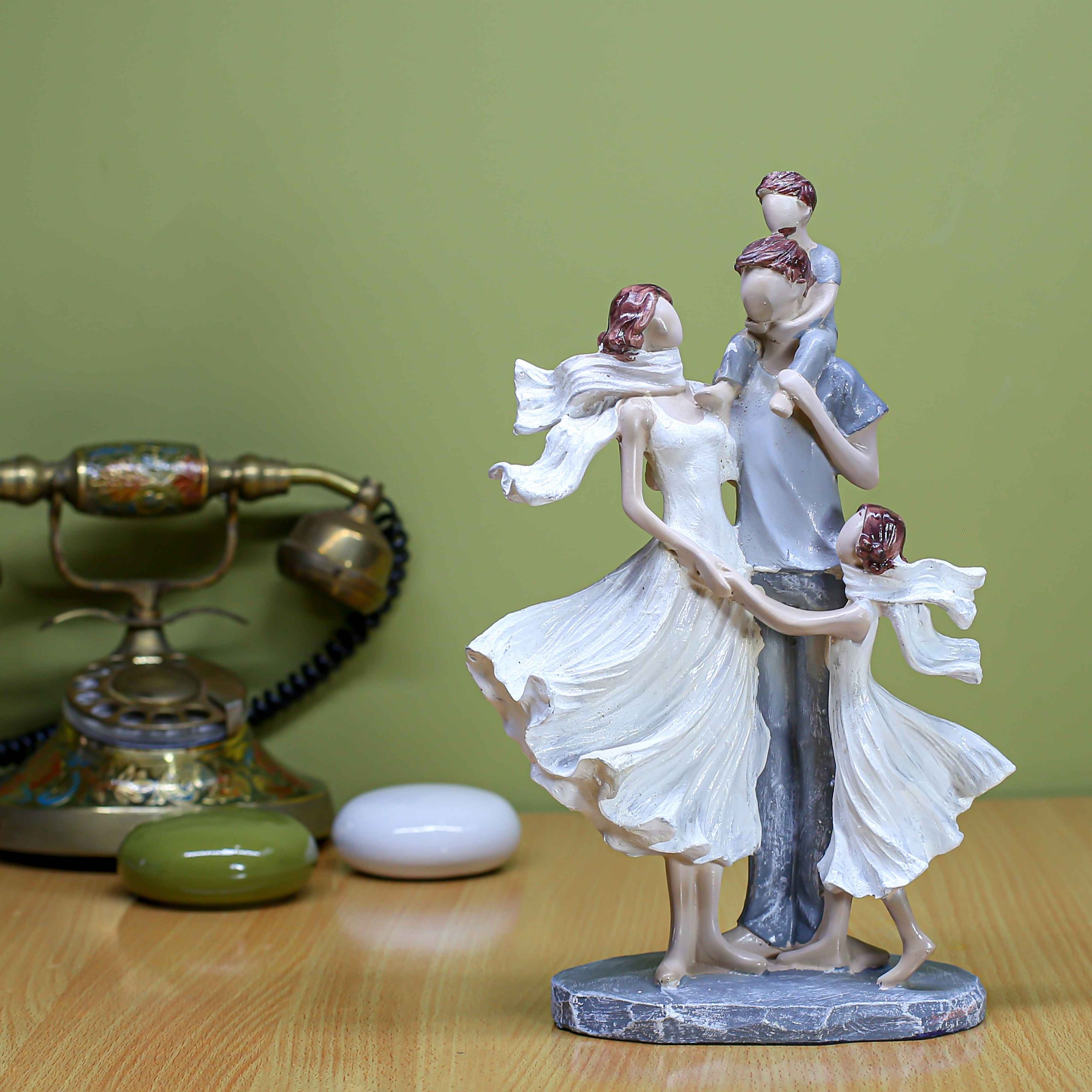Family 1 Resin Family Showpiece for Home Decoration