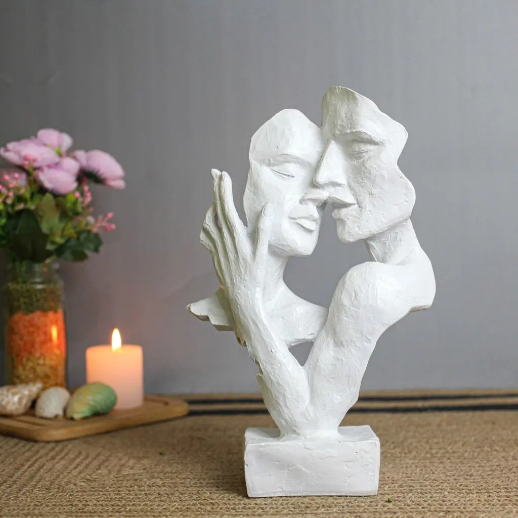 White Face Couple Romantic Resin Showpiece