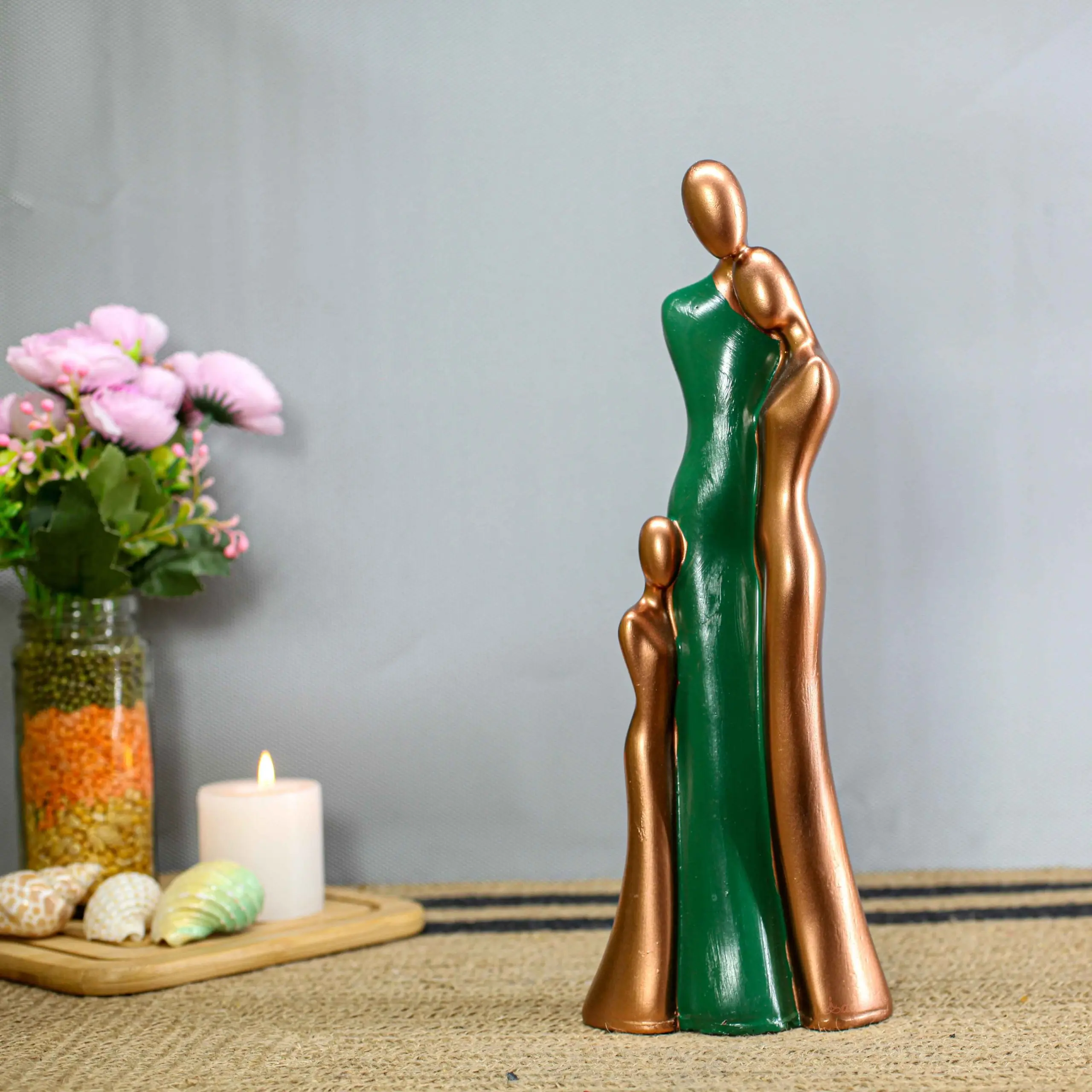 Family 4 Resin Family Showpiece Without Shading for Home Decoration