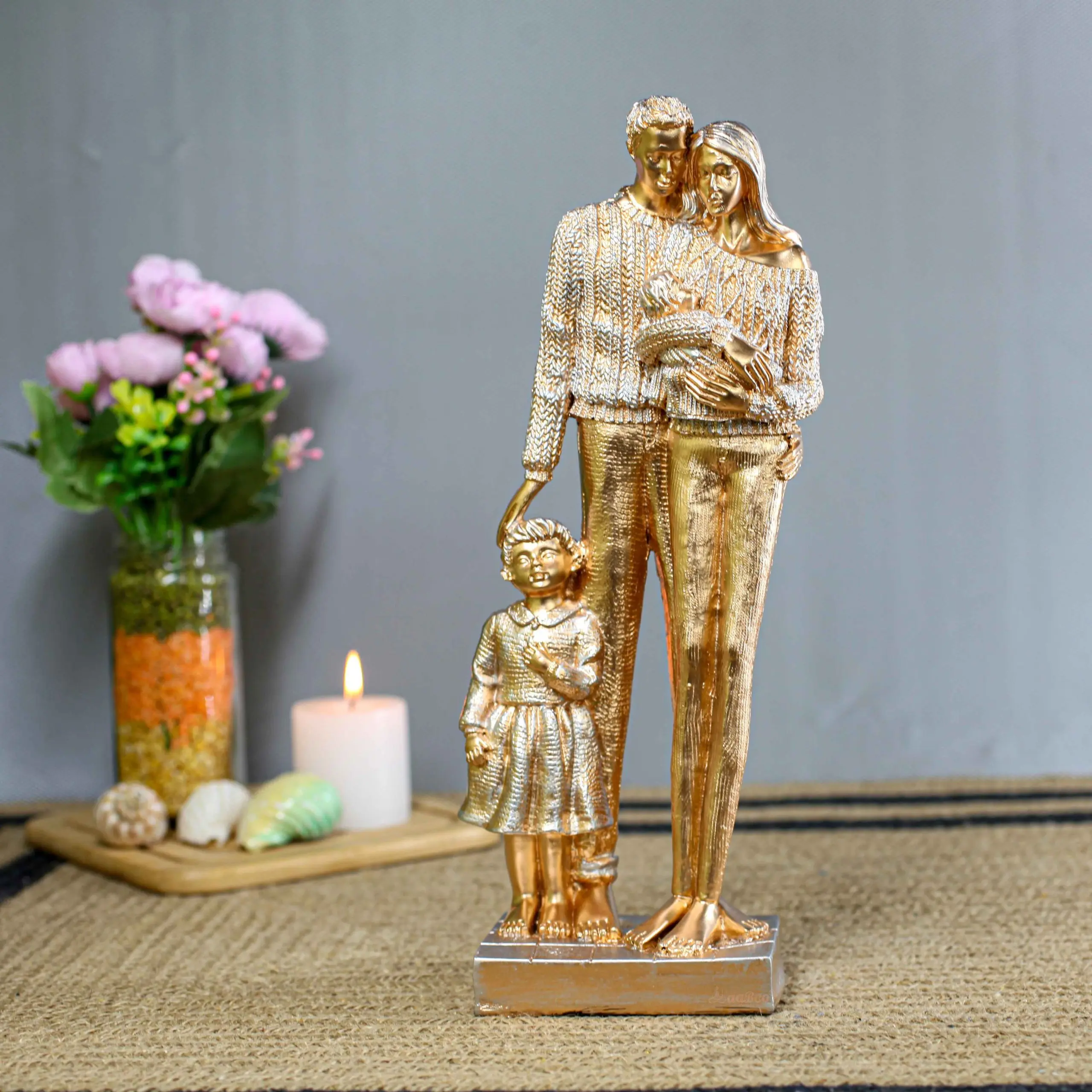 Family 5 Golden Resin Family Showpiece for Luxury Home Decoration