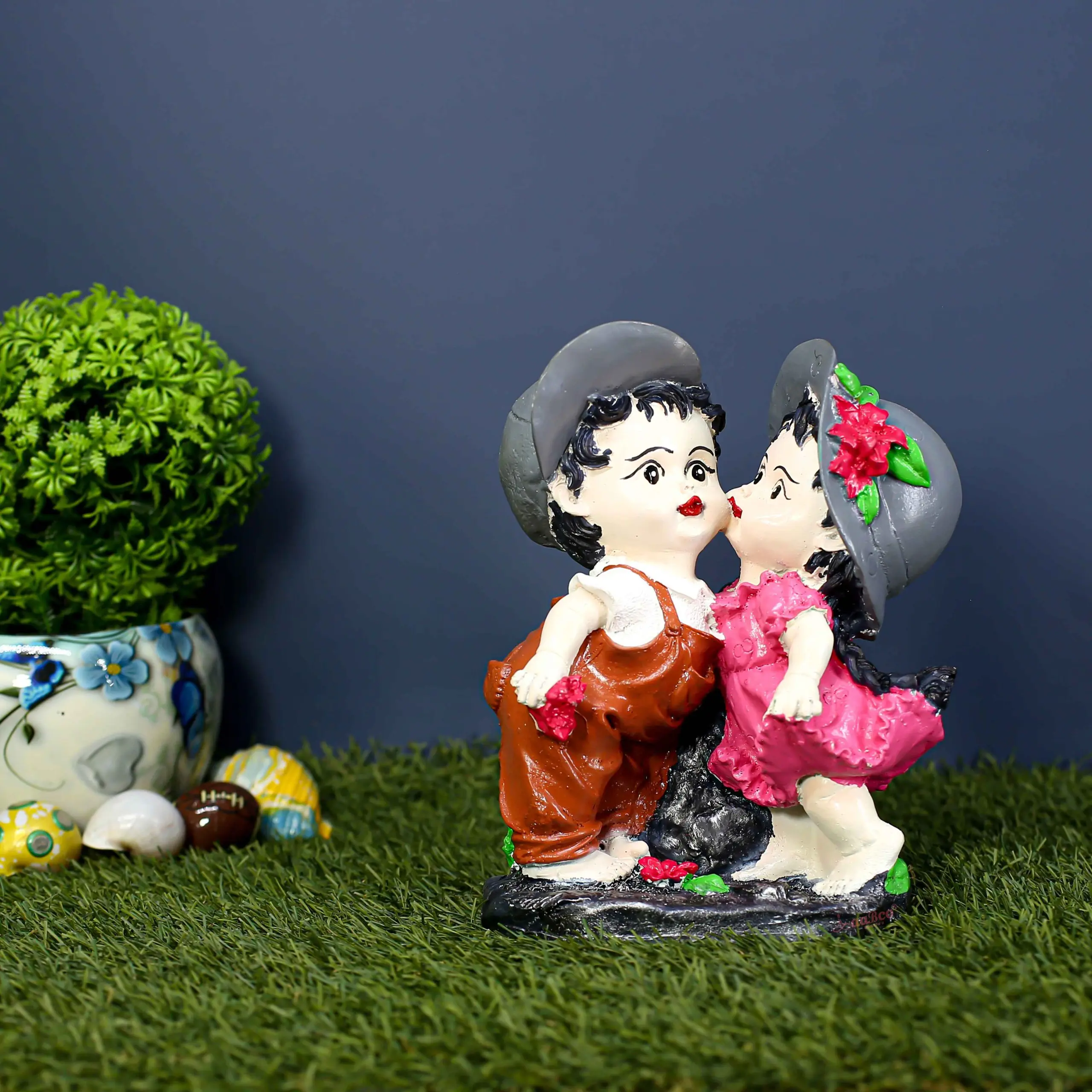 Colourful kissing babies cute decorative showpiece sculpture
