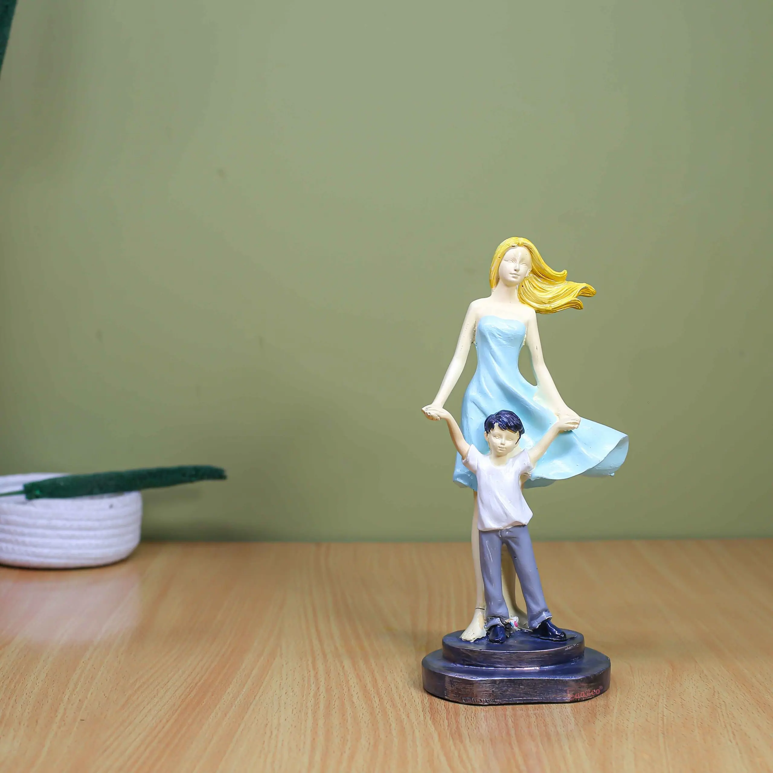 Maa Baccha 4 modern mother and child decorative statue